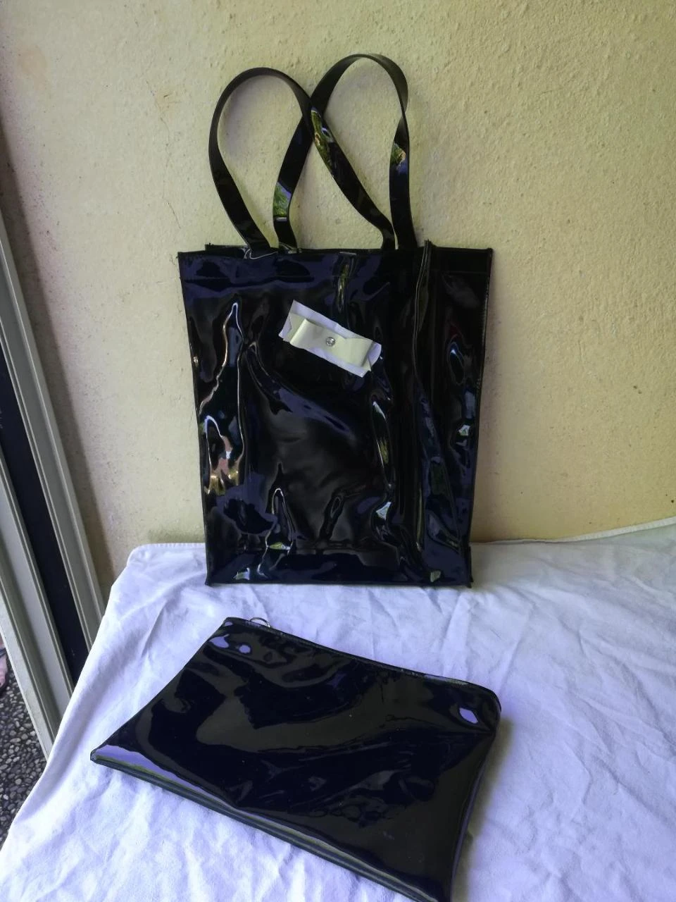 Lote rígido de Bolso tipo tote (o bolsa de playa...) abierta + su Neceser en PVC – photo 16